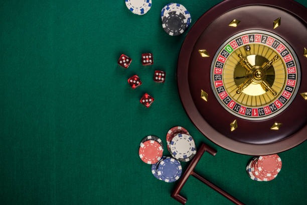 Bonus round gameplay showing free spins counter and expanding symbols